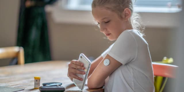 Jak żyć z cukrzycą u dziecka - praktyczne porady i wsparcie emocjonalne Jak żyć z cukrzycą u dziecka - praktyczne porady i wsparcie emocjonalne