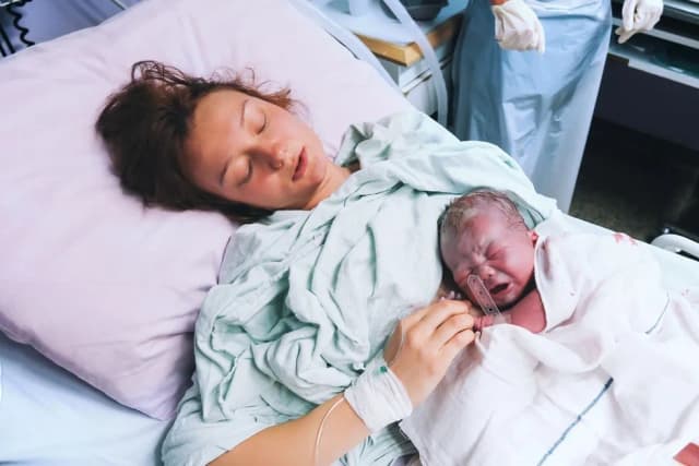 Objawy przedporodowe i objawy porodu – jak je rozpoznać i co robić Objawy przedporodowe i objawy porodu – jak je rozpoznać i co robić